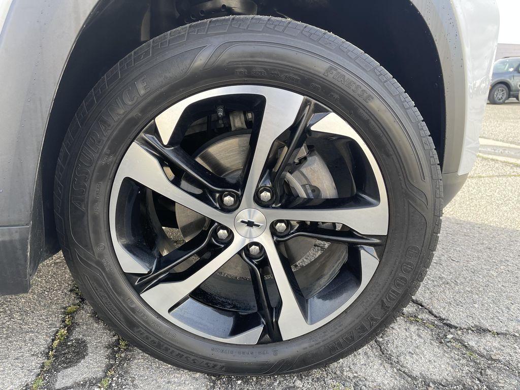 used 2024 Chevrolet Trax car, priced at $20,371