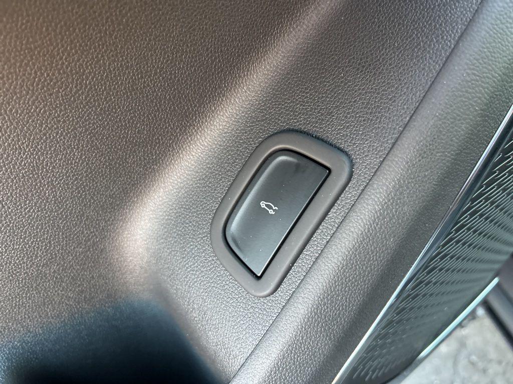 new 2026 Chevrolet Traverse car, priced at $50,640