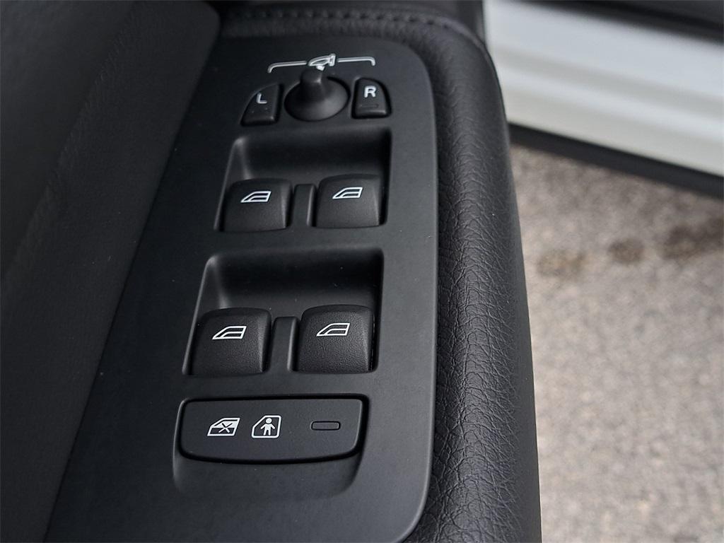 used 2021 Volvo XC60 car, priced at $19,595