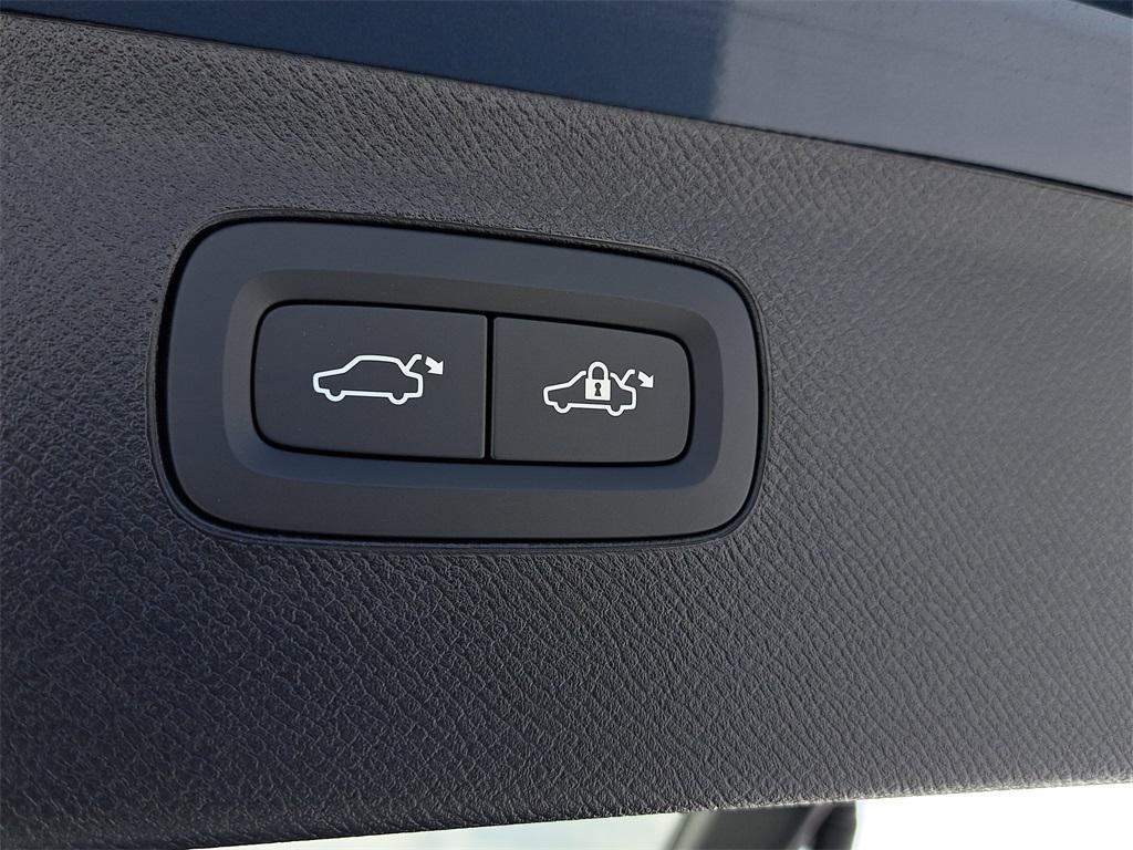 new 2026 Volvo XC90 car, priced at $65,914