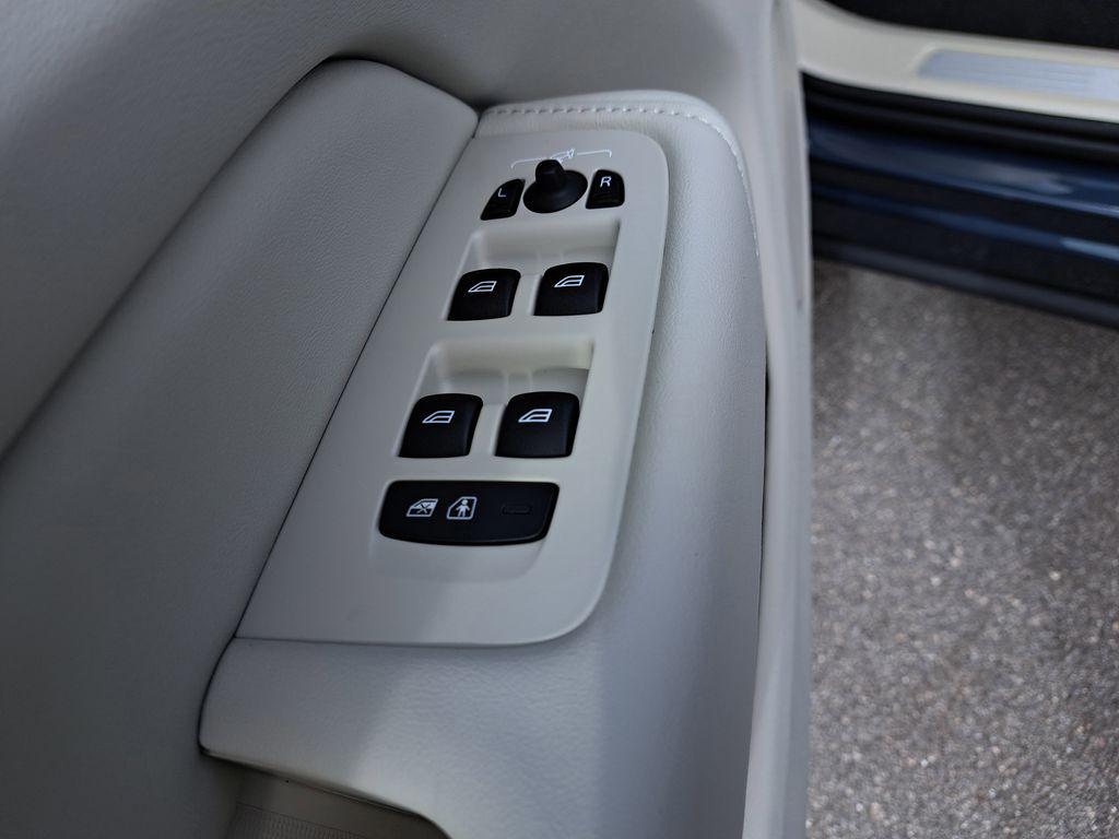 new 2026 Volvo XC60 Plug-In Hybrid car, priced at $73,083