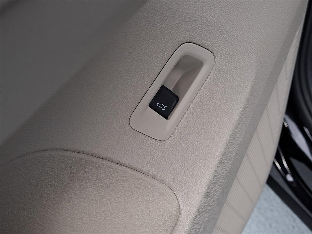 new 2026 Volkswagen Atlas car, priced at $51,720