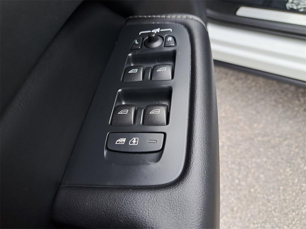 used 2023 Volvo XC60 car, priced at $35,995