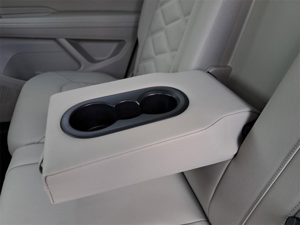 new 2025 Volkswagen Atlas car, priced at $40,691