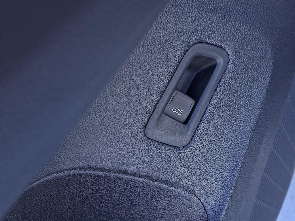 new 2026 Volkswagen Atlas car, priced at $43,322