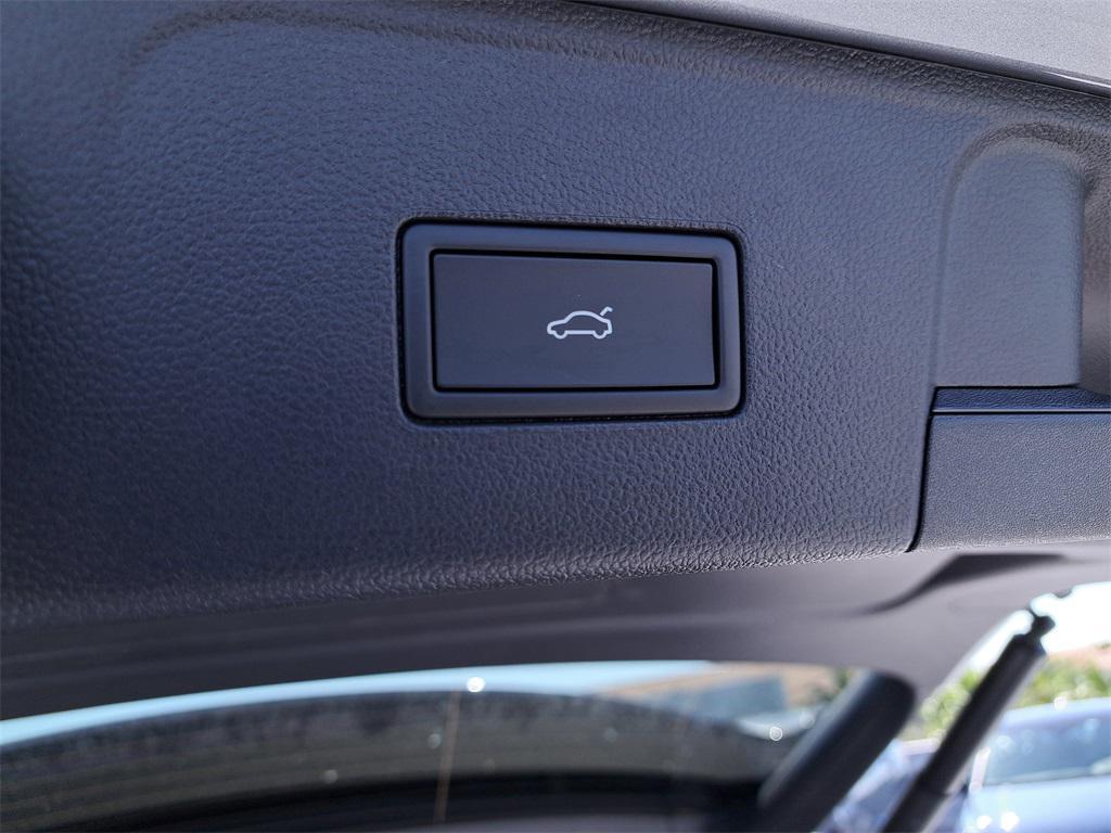 new 2026 Volkswagen Atlas car, priced at $43,322