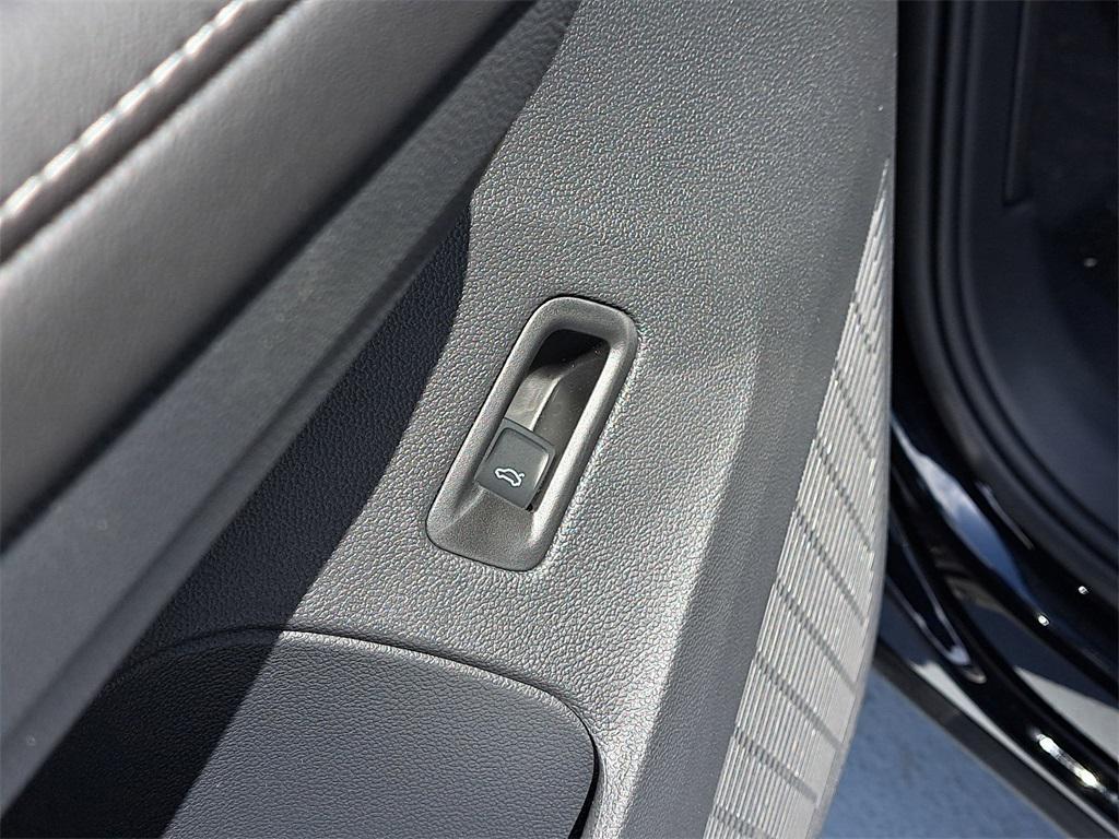 new 2025 Volkswagen Atlas car, priced at $41,853