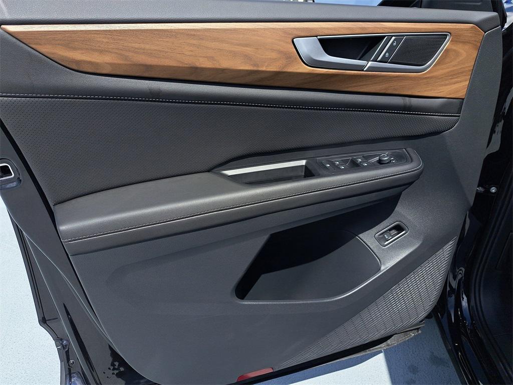 new 2025 Volkswagen Atlas car, priced at $41,853