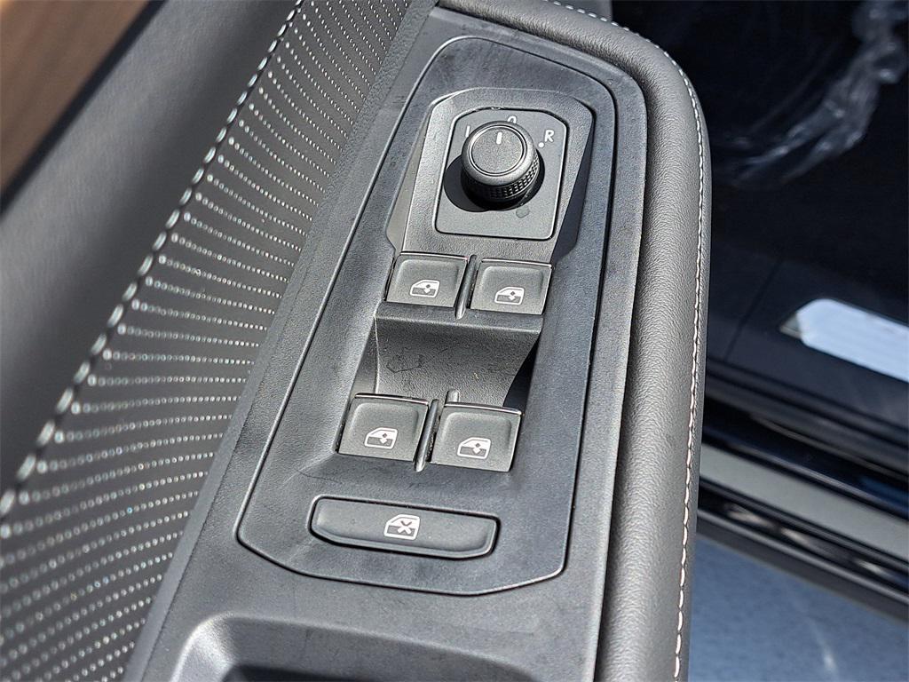 new 2025 Volkswagen Atlas car, priced at $41,853