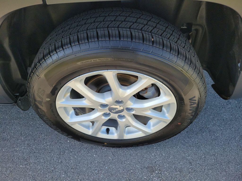 used 2016 Jeep Cherokee car, priced at $10,995