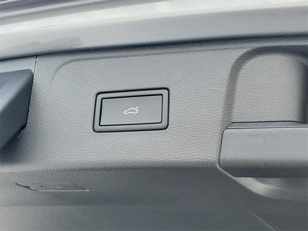 new 2026 Volkswagen Atlas car, priced at $52,318