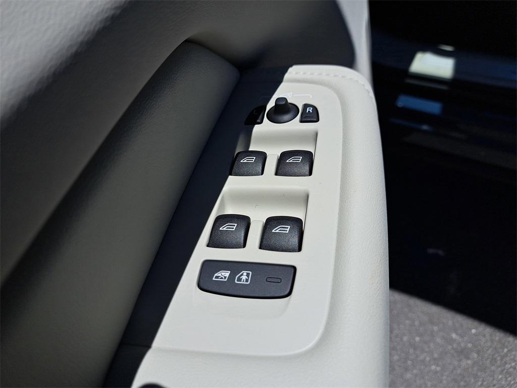 new 2026 Volvo XC60 car, priced at $58,555