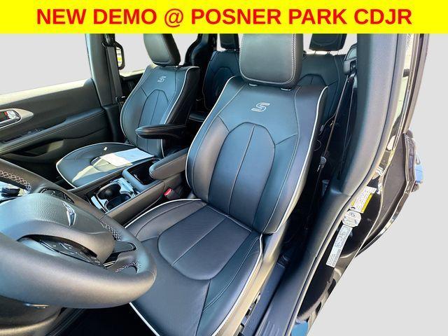 new 2026 Chrysler Pacifica car, priced at $45,789