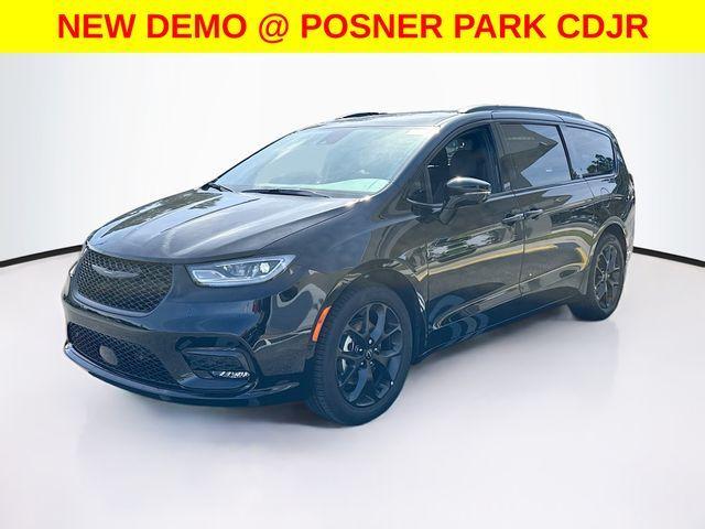 new 2026 Chrysler Pacifica car, priced at $39,239