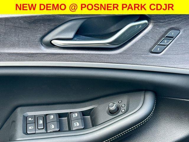 new 2025 Jeep Grand Cherokee car, priced at $47,989