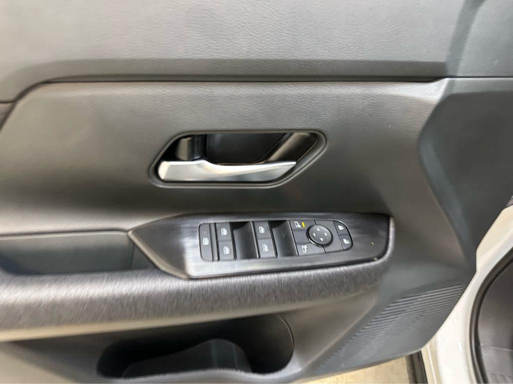 new 2025 Nissan Kicks car, priced at $27,058