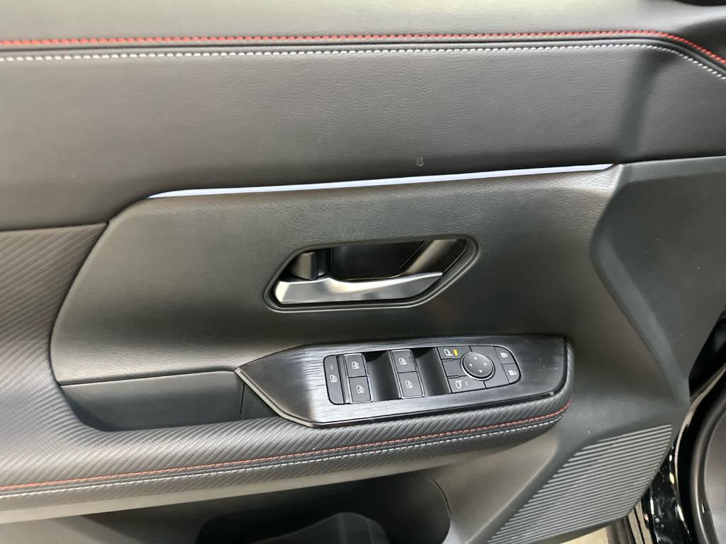 new 2025 Nissan Kicks car, priced at $27,902