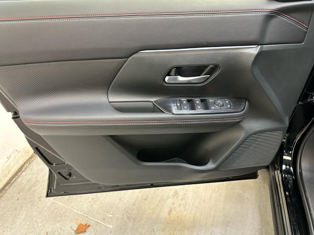 new 2025 Nissan Kicks car, priced at $27,902