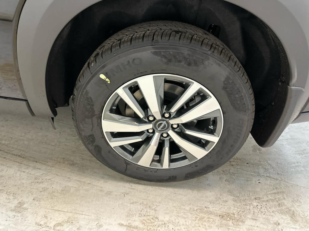 new 2025 Nissan Pathfinder car, priced at $44,086