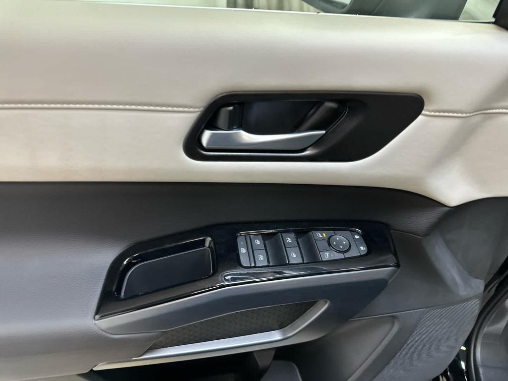 new 2025 Nissan Pathfinder car, priced at $44,086