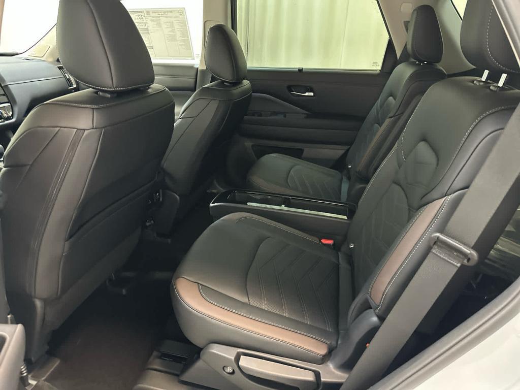 new 2025 Nissan Pathfinder car, priced at $51,521