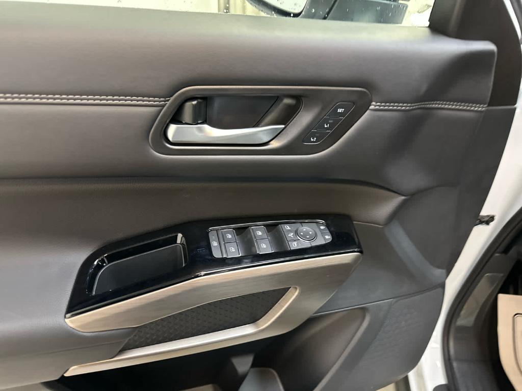 new 2025 Nissan Pathfinder car, priced at $51,521