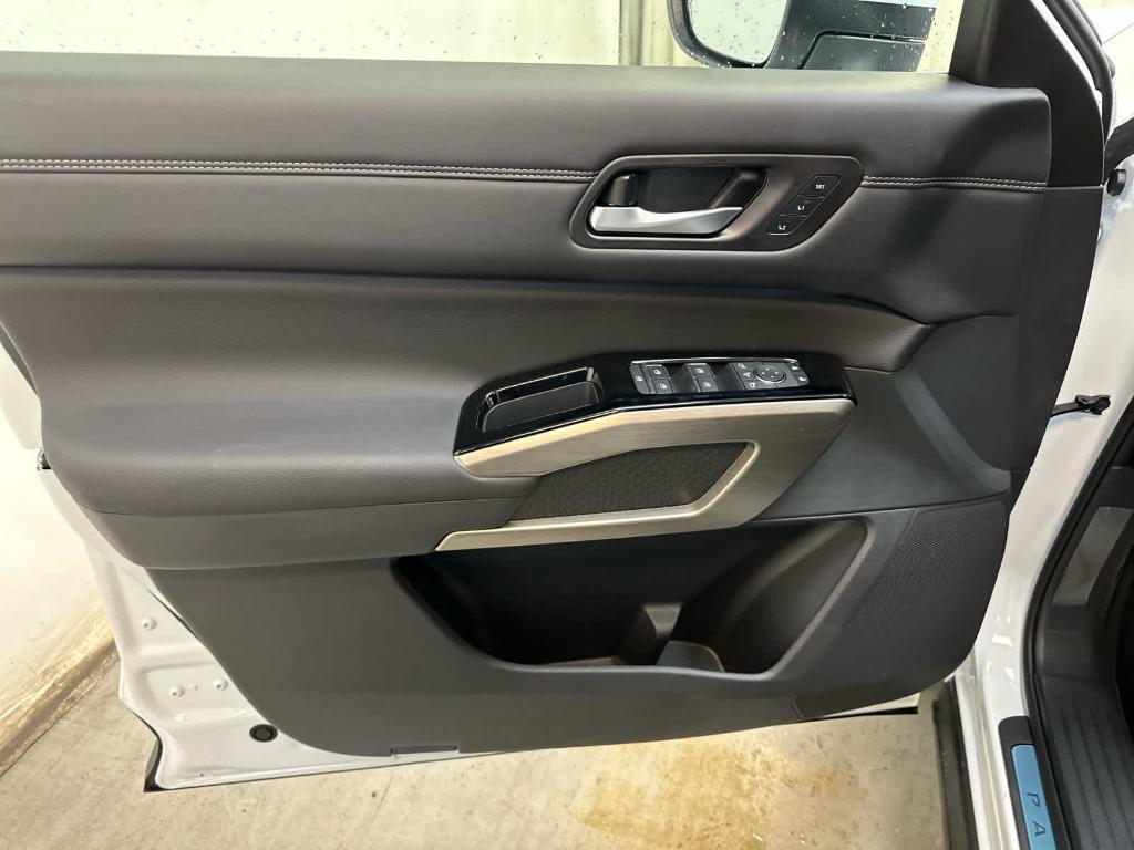 new 2025 Nissan Pathfinder car, priced at $51,521