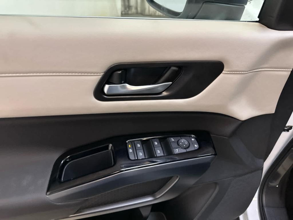 new 2025 Nissan Pathfinder car, priced at $44,882