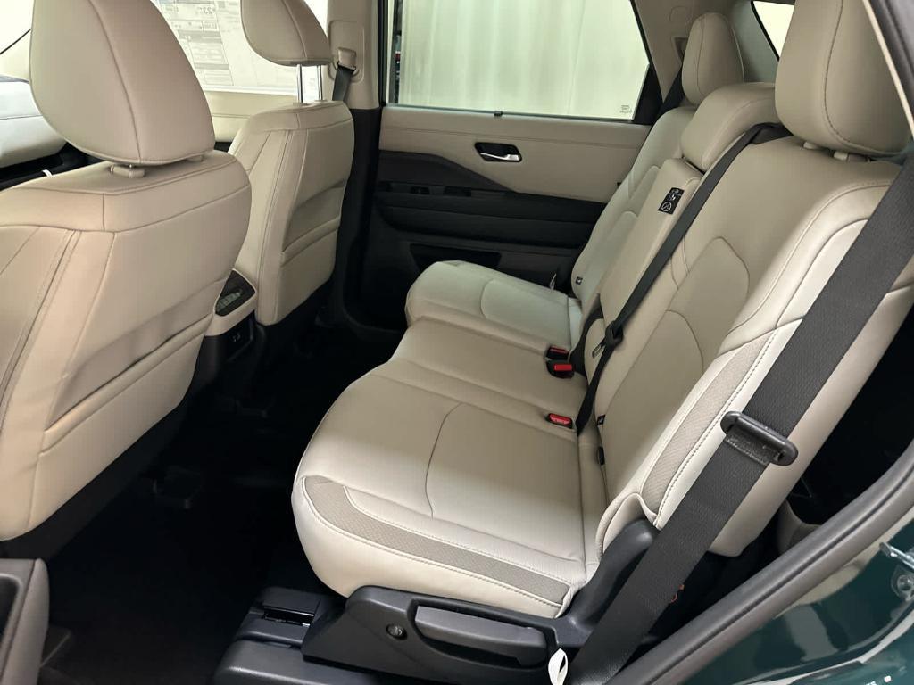 new 2025 Nissan Pathfinder car, priced at $44,086