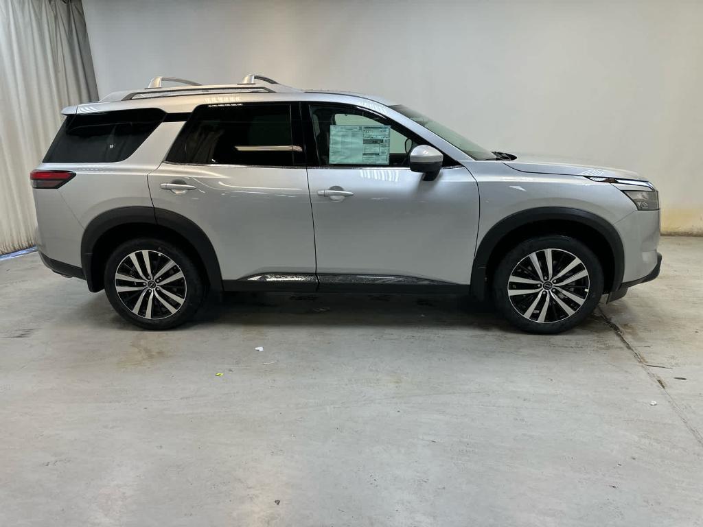 new 2025 Nissan Pathfinder car, priced at $50,622