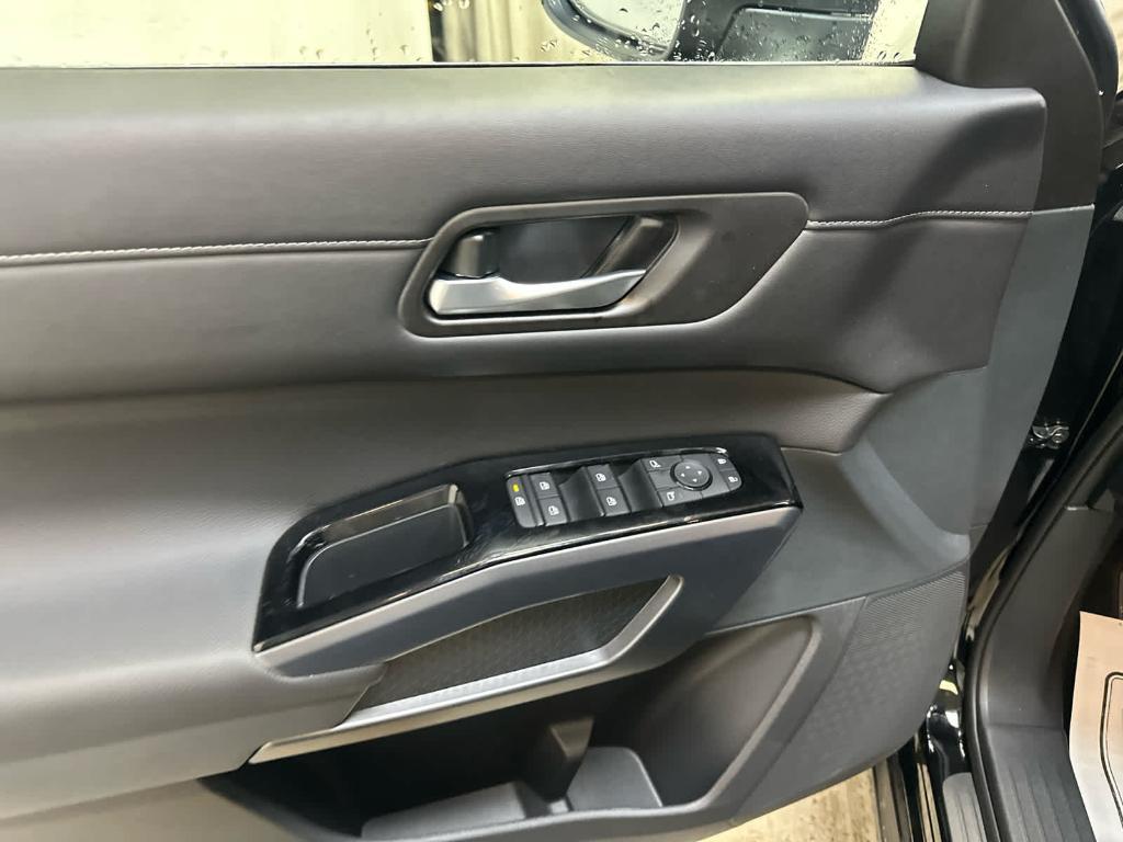 new 2026 Nissan Pathfinder car, priced at $48,094