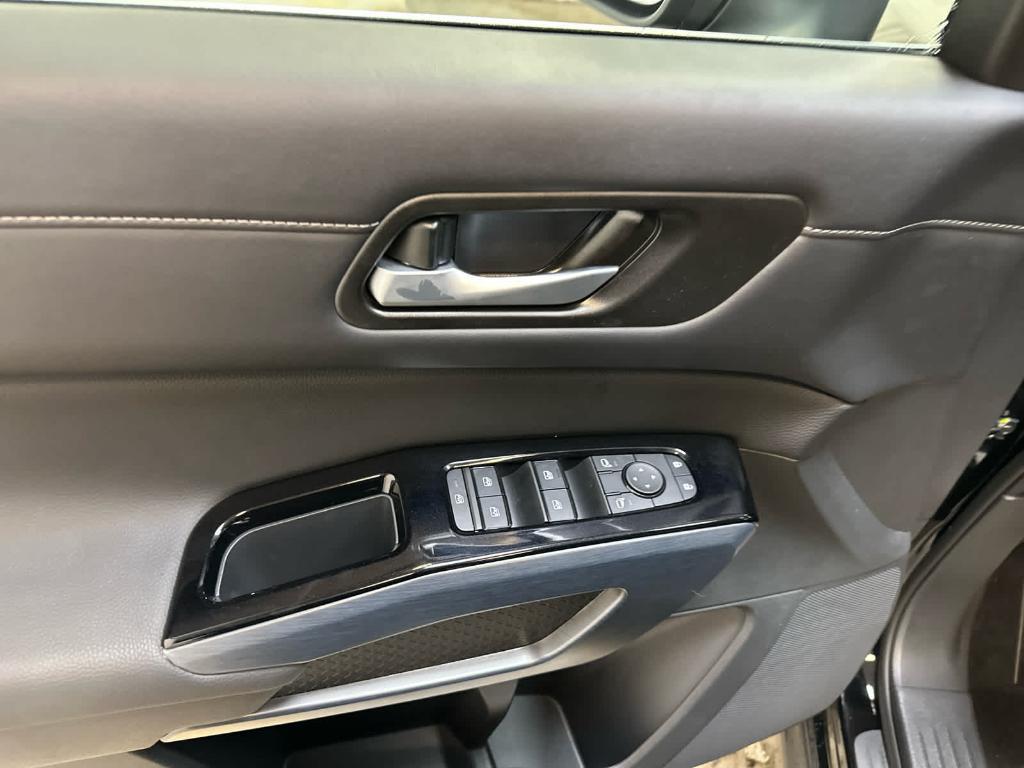 new 2025 Nissan Pathfinder car, priced at $47,703