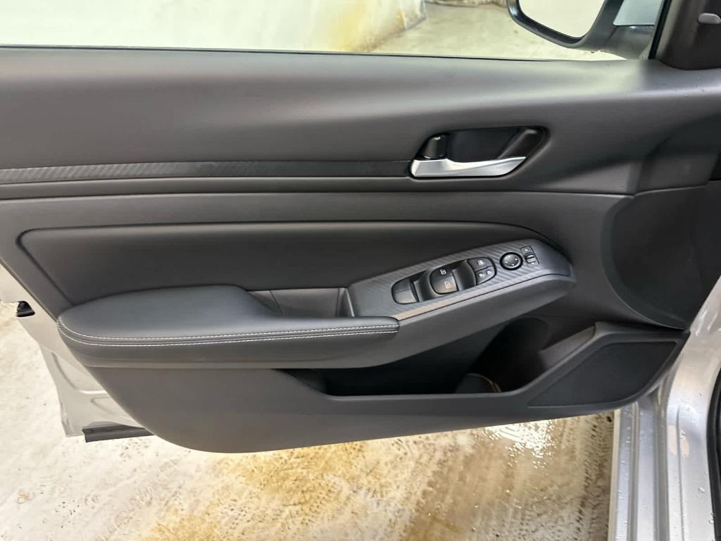 new 2025 Nissan Altima car, priced at $31,622
