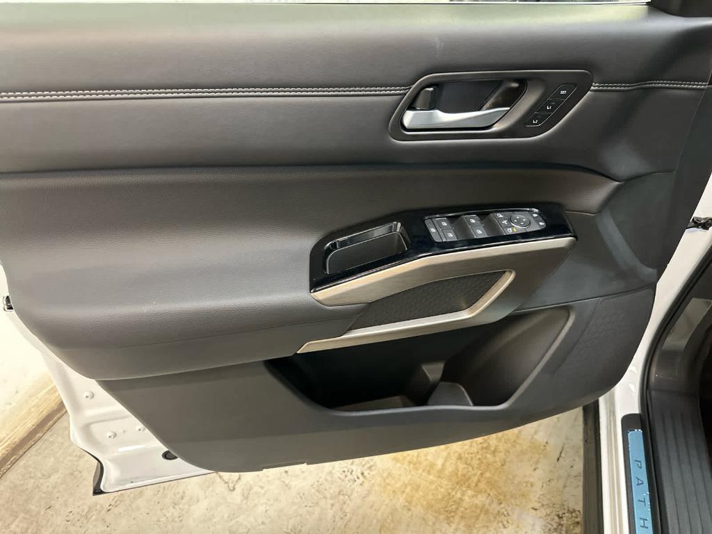 new 2025 Nissan Pathfinder car, priced at $53,521