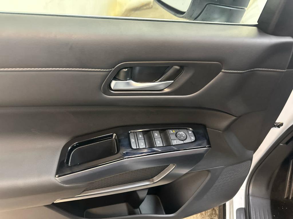 new 2026 Nissan Pathfinder car, priced at $48,452