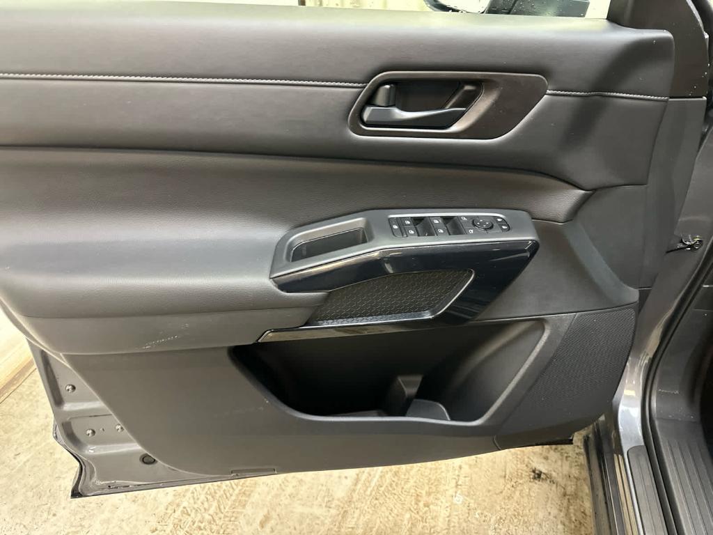 new 2025 Nissan Pathfinder car, priced at $42,461
