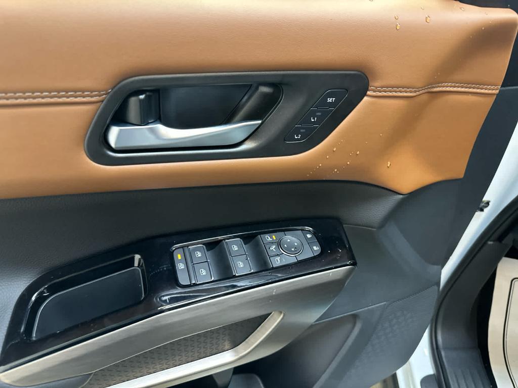 new 2025 Nissan Pathfinder car, priced at $51,822