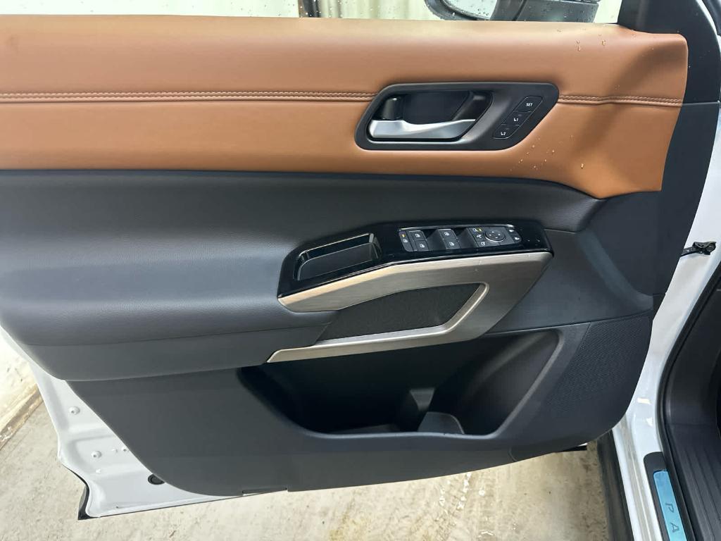 new 2025 Nissan Pathfinder car, priced at $51,822