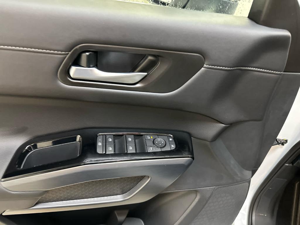 new 2025 Nissan Pathfinder car, priced at $44,913