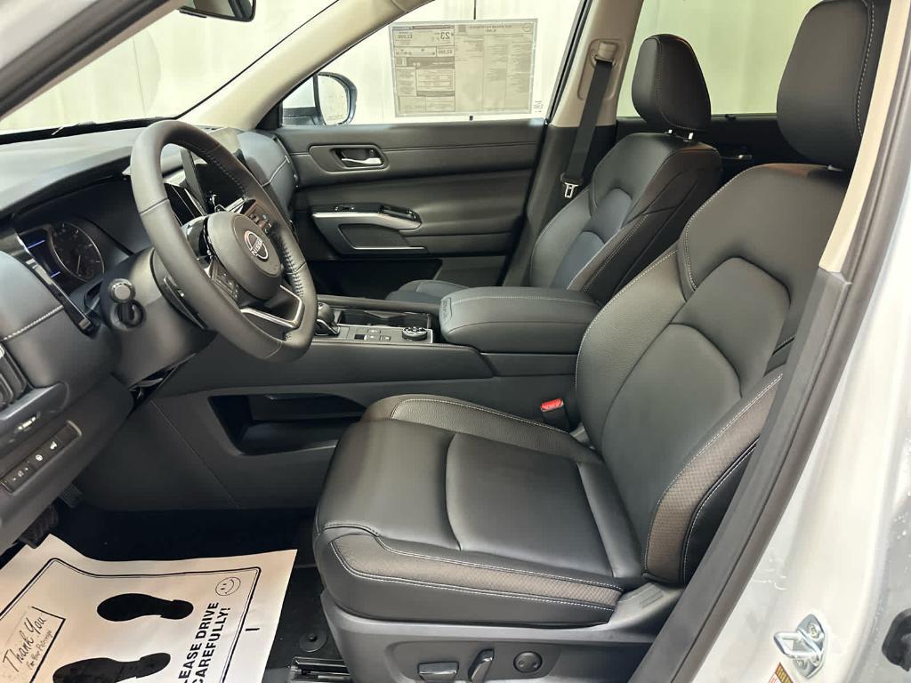 new 2025 Nissan Pathfinder car, priced at $44,913