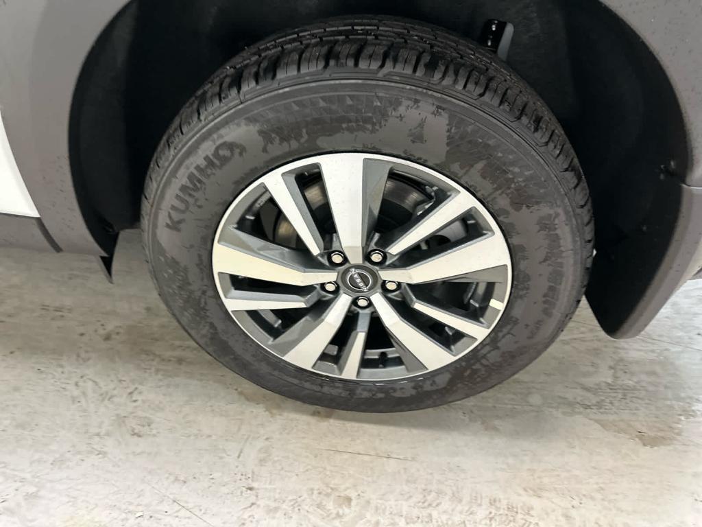 new 2025 Nissan Pathfinder car, priced at $44,913