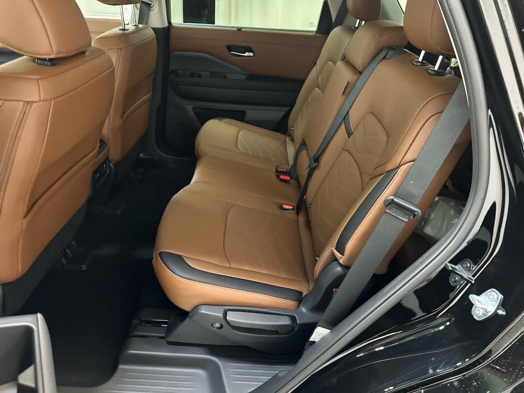 new 2025 Nissan Pathfinder car, priced at $51,058
