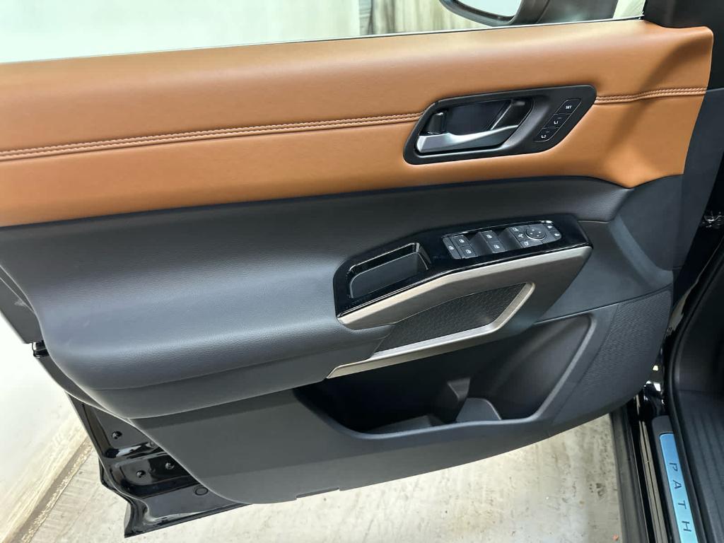 new 2025 Nissan Pathfinder car, priced at $51,058