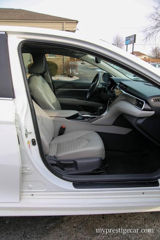 used 2018 Toyota Camry Hybrid car, priced at $17,854