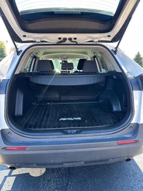 2019 Super White Toyota RAV4