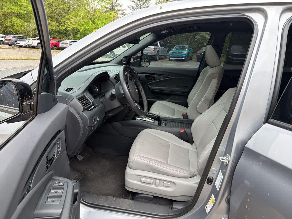 used 2022 Honda Passport car, priced at $37,095