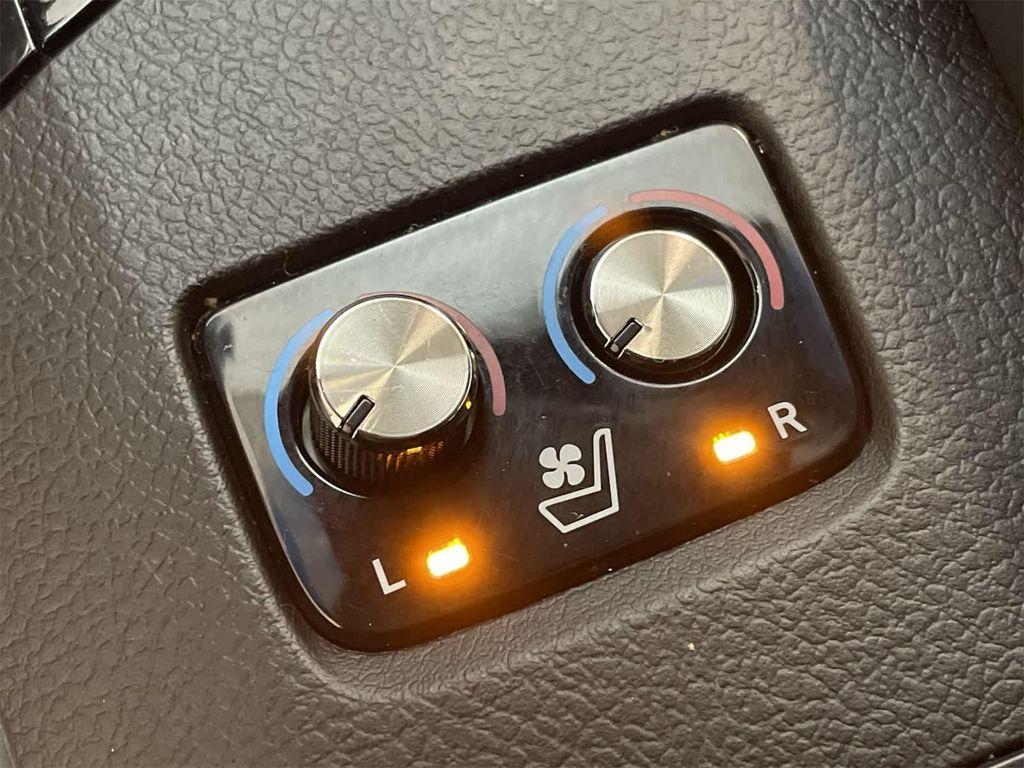 used 2014 Toyota Avalon Hybrid car, priced at $16,200