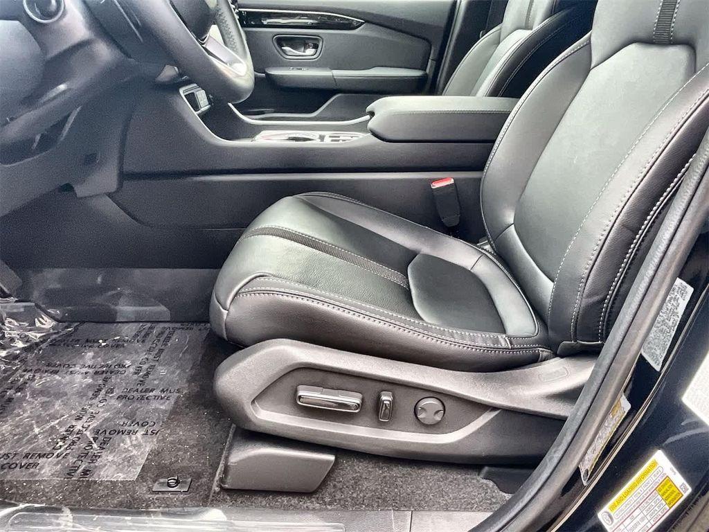 new 2025 Honda Pilot car, priced at $47,095