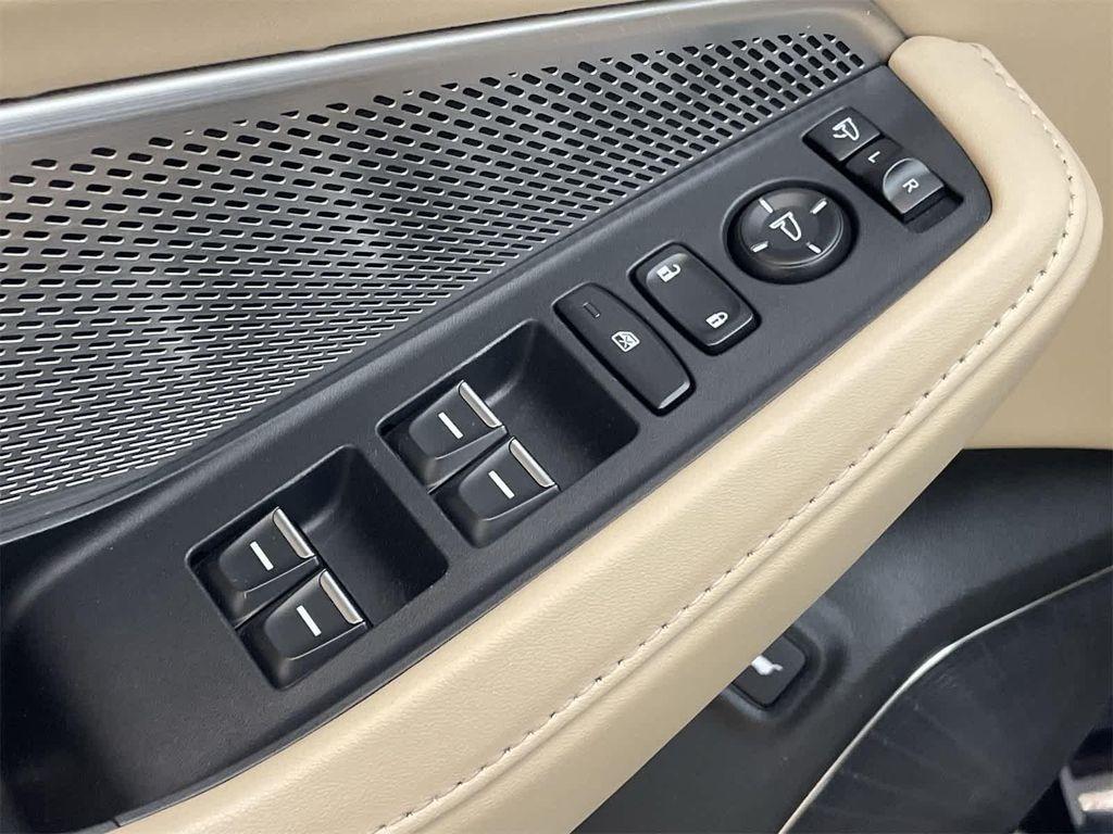 used 2024 Acura MDX car, priced at $44,652