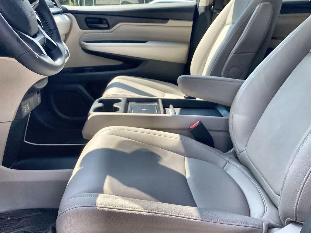 new 2026 Honda Odyssey car, priced at $44,290